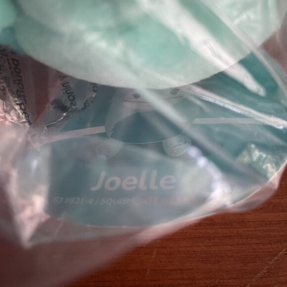 Squishmallows Joelle Blue Bigfoot Clip Plush with Flower - Picture 5 of 6